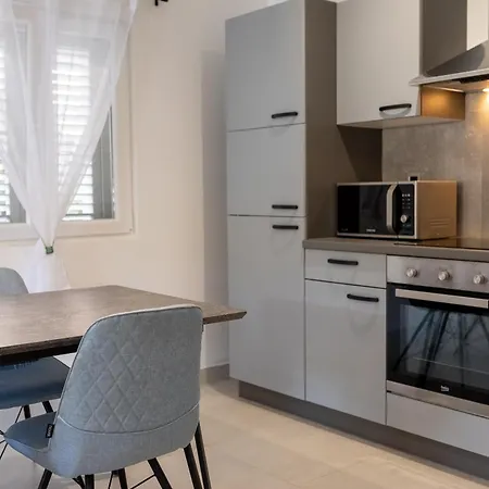 The Plaza Ground Floor Апартаменты