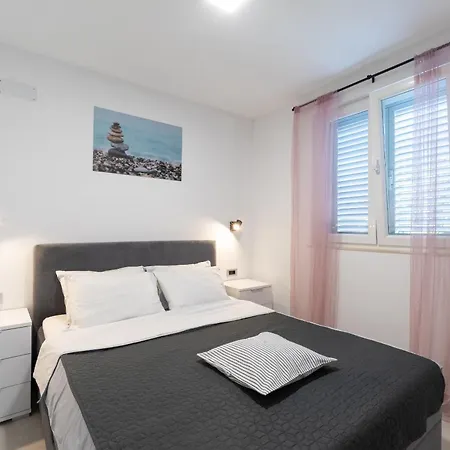 The Plaza Ground Floor Апартаменты Прижба